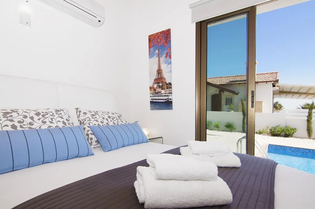 أيا نابا Villa Camellia قبرص